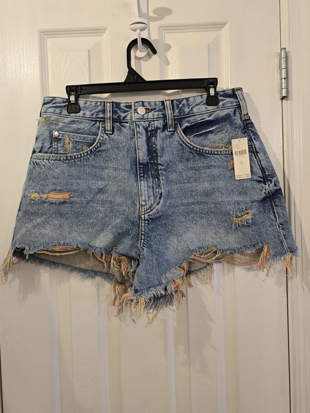NWT Pilcro Women's Distressed Rainbow-Trim Denim Shorts - 30